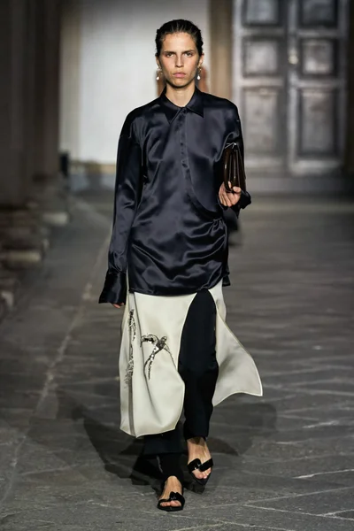 Look 25